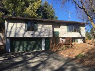 7410 E Maize Rd, Ridott, IL 61067