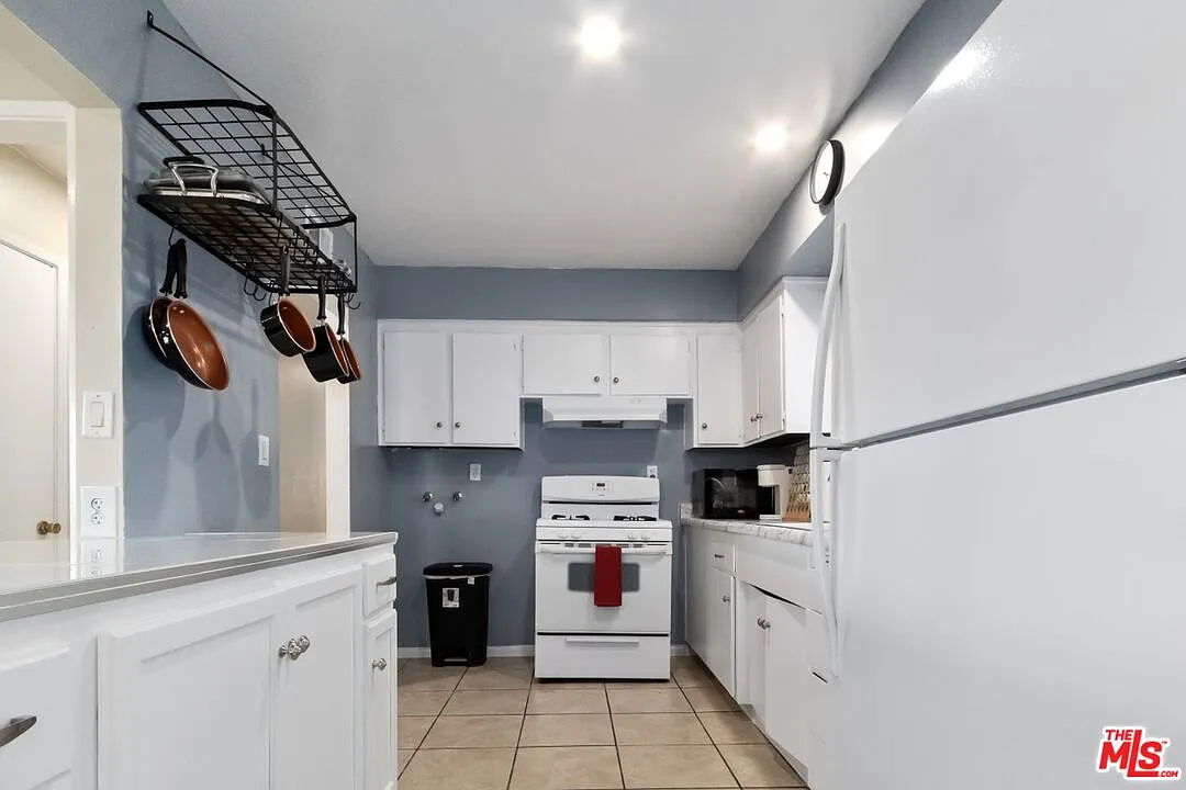 3 bed, 2.0 bath, 1125 sqft, $2,900 — Photo 4