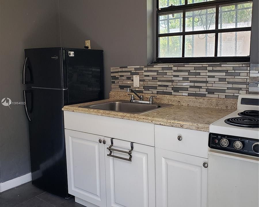2nd image of 432 NE 72nd St #2