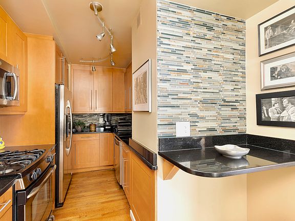 4th image of 350 W 50th St APT 9F