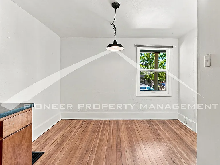 2503 Benton St — Photo 8