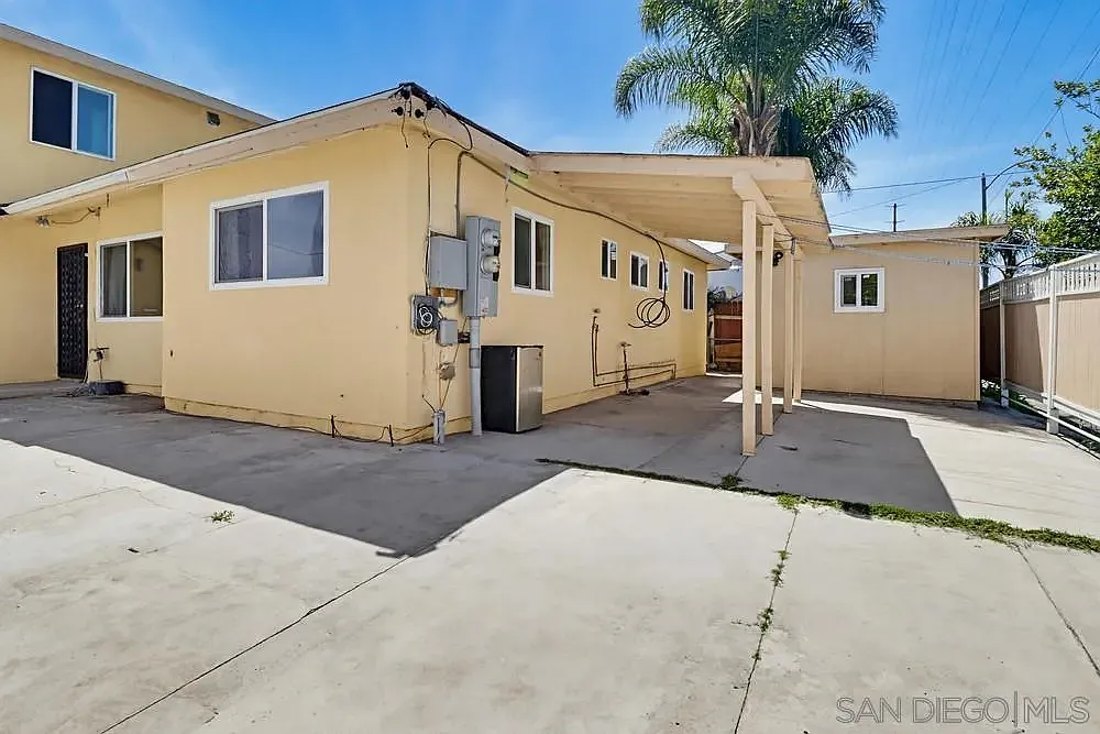 3 bed, 3.5 bath, 1558 sqft, $3,500 — Photo 3