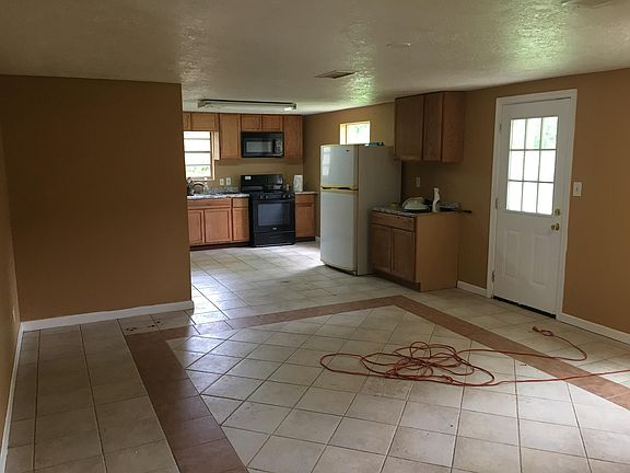2nd image of 3119 Carolyn St