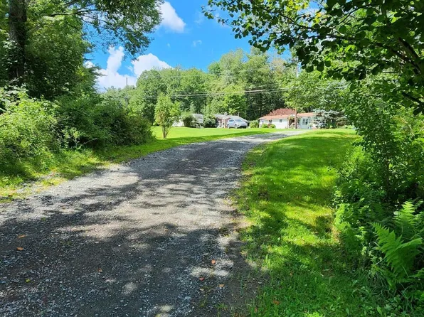 134 Plank Rd, Beach Lake, PA 18405