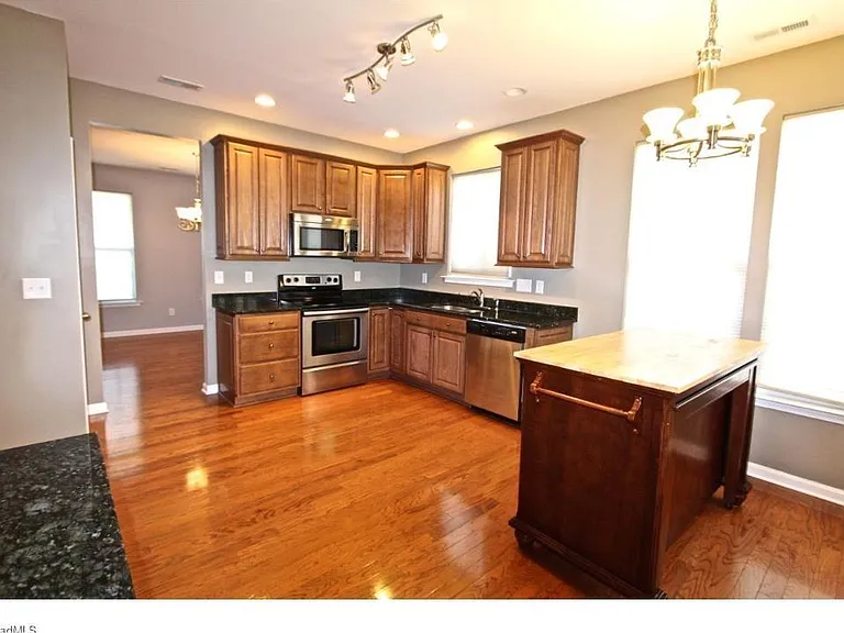 185 Parkview Ln — Photo 9