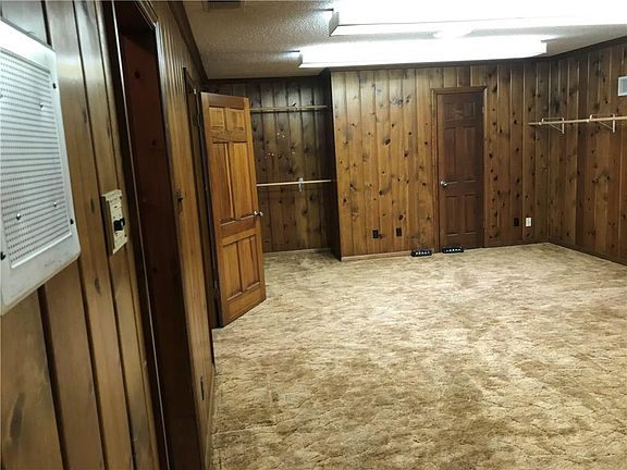 5th image of 7225 Meadowbrook Dr