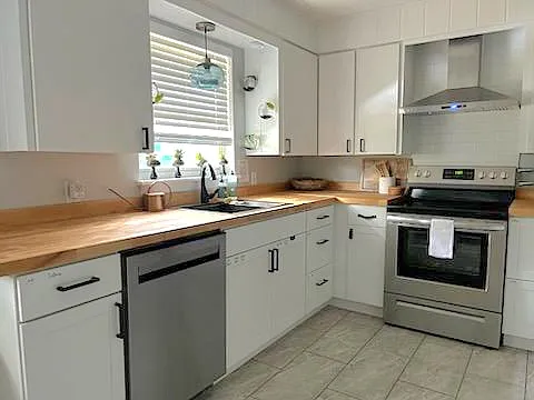 3 bed, 1.5 bath, 1040 sqft, $2,700 — Photo 2