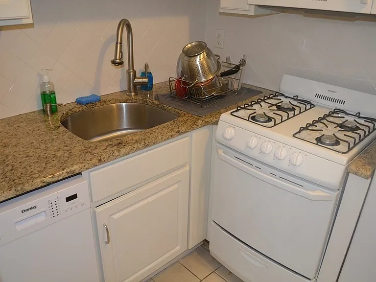 93 Sherman Ave #5 — Photo 5