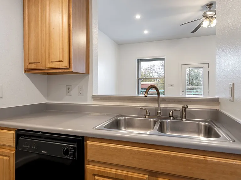 2601 East 7th Street — Photo 8
