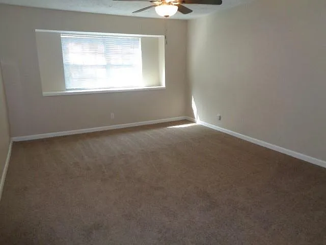 802 Baltic Ln — Photo 22