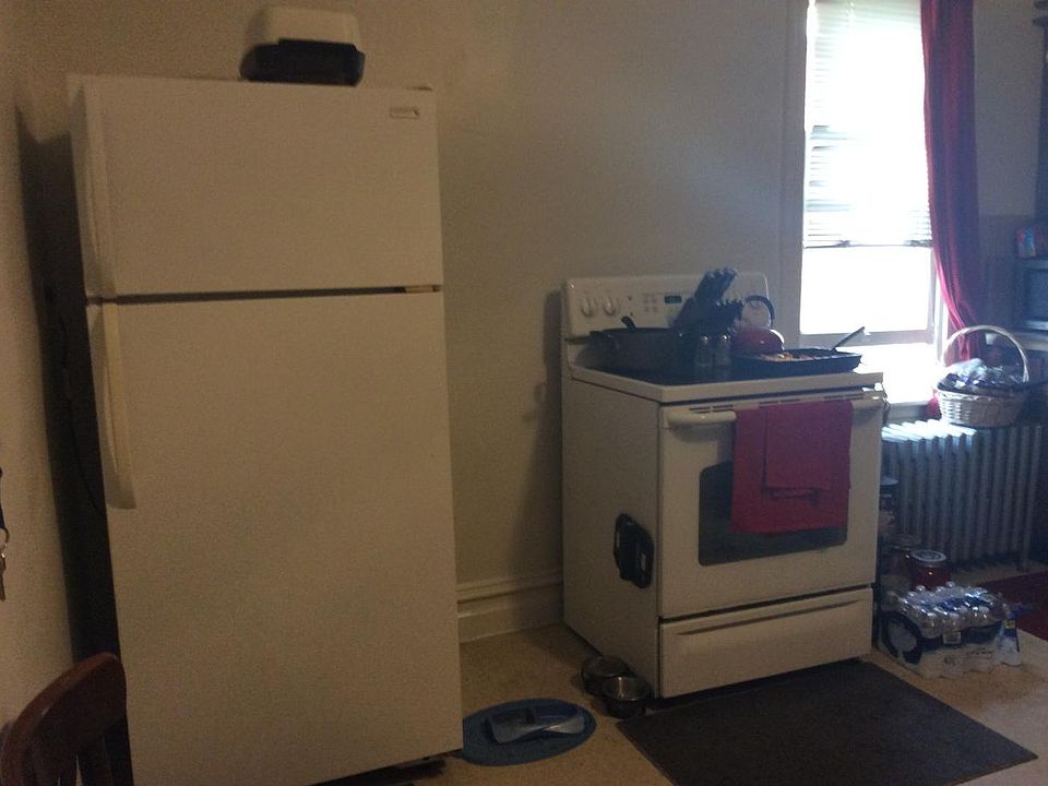 Left side of kitchen