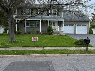 4 Whipple Rd, Pompton Plains, NJ 07444