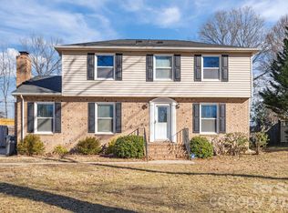 10737 Osprey Dr, Charlotte, NC 28226