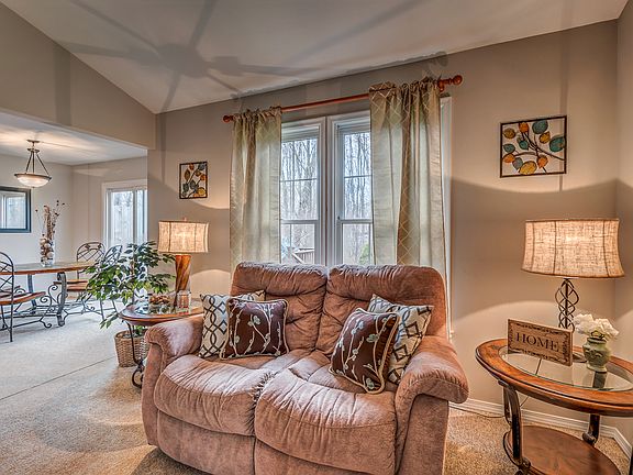 2nd image of 103 Niblick Cir