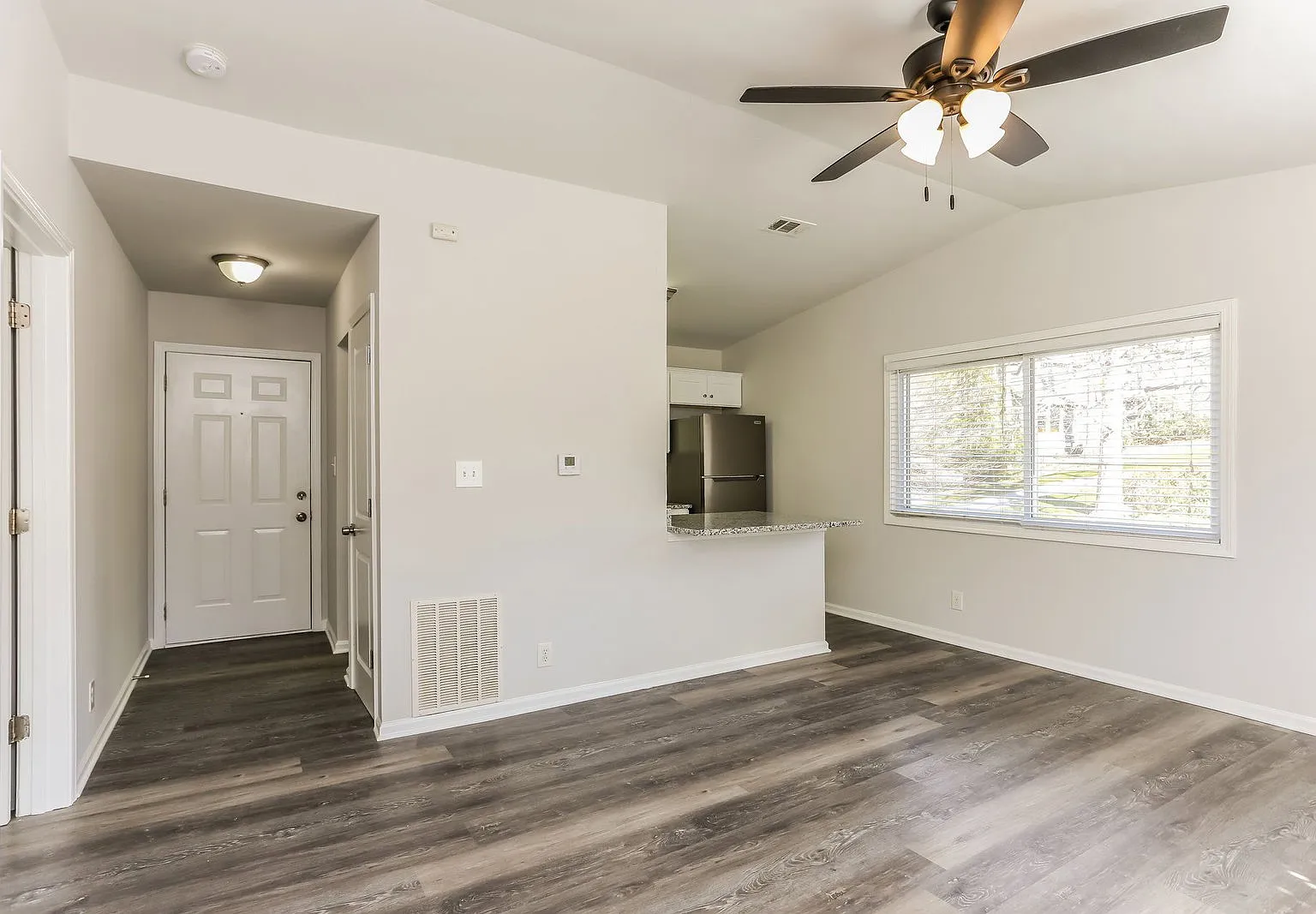 1 bed, 1.0 bath, 600 sqft, $1,295 — Photo 1