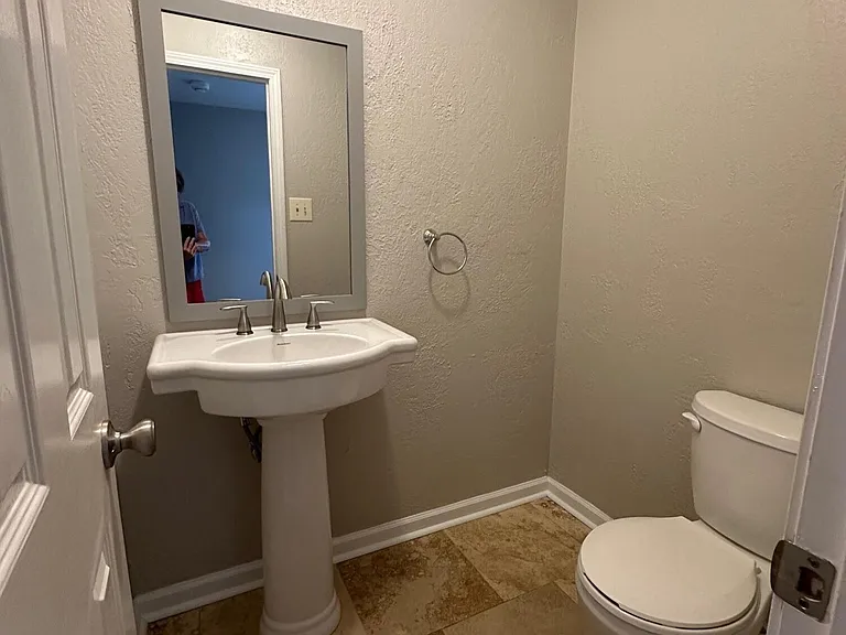 3505 Lakeside Ct — Photo 44