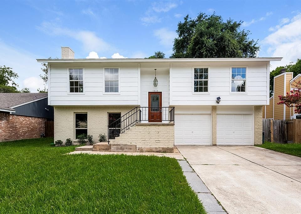 Split Level DREAM Renovation, 2075 SF, 4/2/2, Master and Den Down