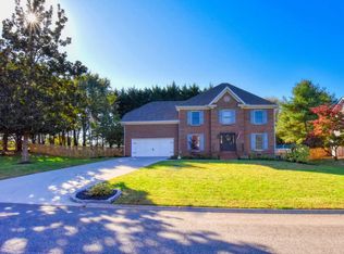 8900 Straw Flower Dr, Knoxville, TN 37922