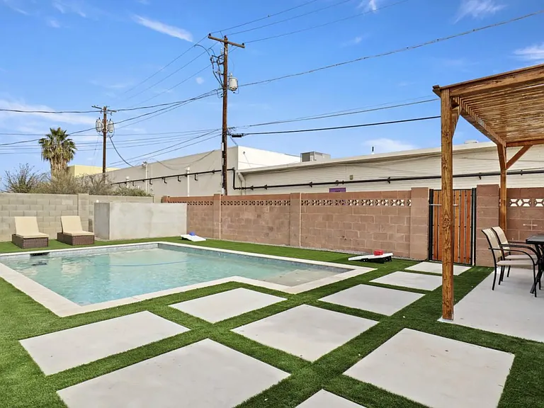 2241 N Sunset Dr — Photo 28