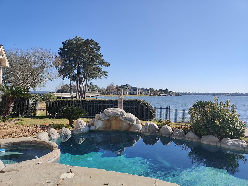 1st image of 330 Club Island Ct