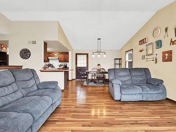 3rd image of 601 Labaree STREET