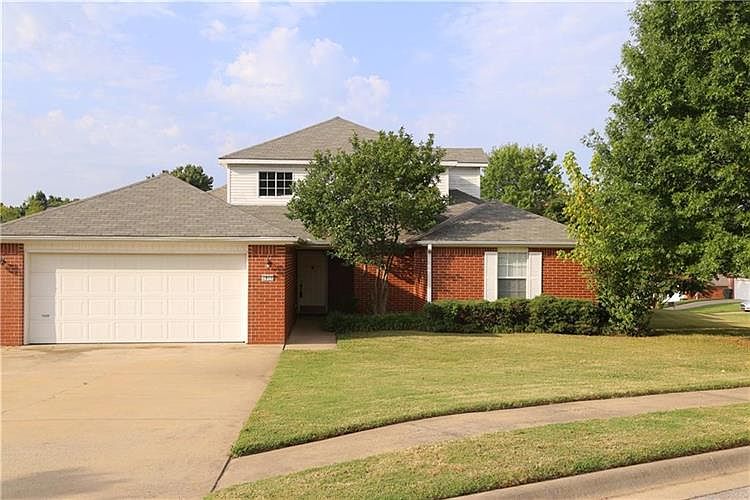 1st image of 2949 W Glenmeadow Dr