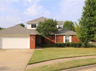 2949 W Glenmeadow Dr, Fayetteville, AR 72704