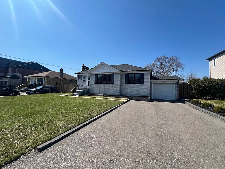 2504 Donnavale Dr — Photo 1