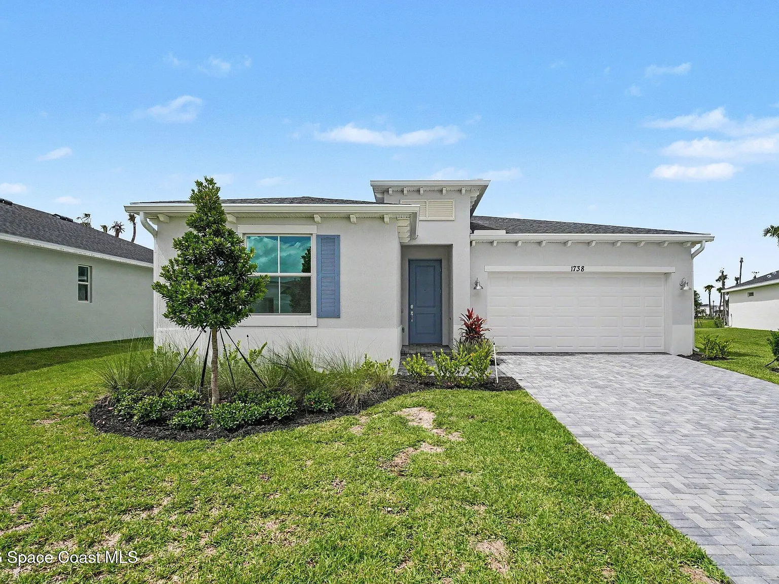 4 bed, 2.0 bath, 1937 sqft, $2,600 — Photo 1