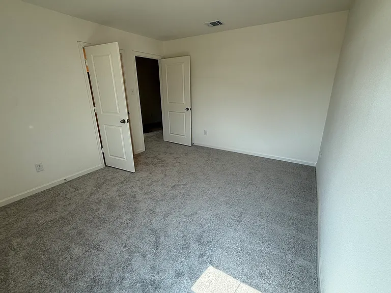 2201 Burnwood St — Photo 28