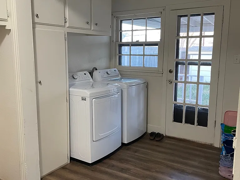 925 Albany St — Photo 17