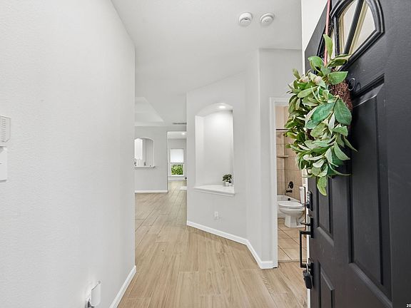 3rd image of 8787 LAUREL CANYON DR