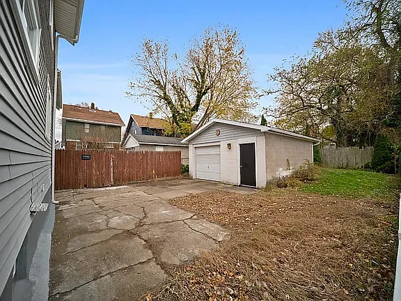 1111 W 5th St — Photo 23