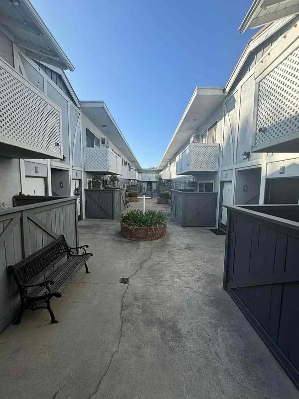 2 bed, $2,750 — Photo 2
