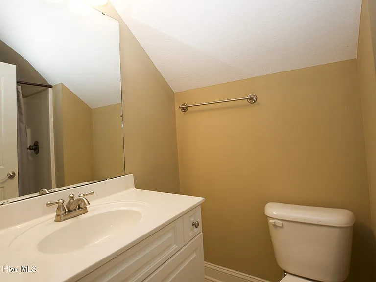 16 Montrose Ct — Photo 57