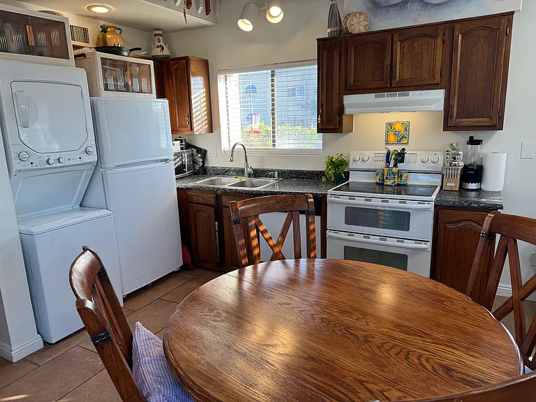 Fully equipped kitchen.