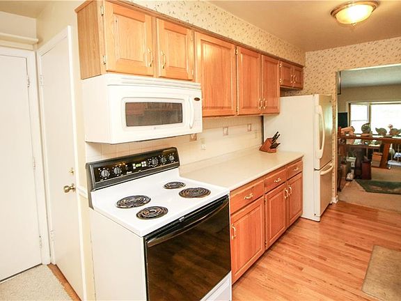 5th image of 58 Great Wood Cir