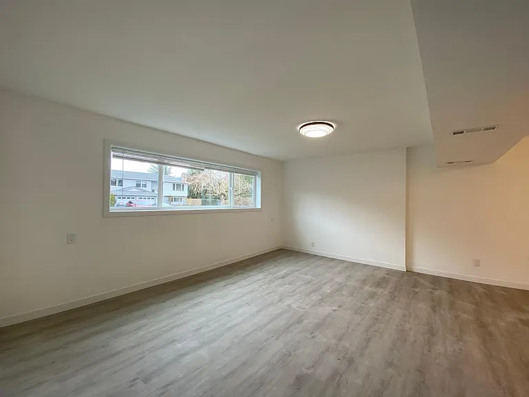 4401 NE 24th St — Photo 35