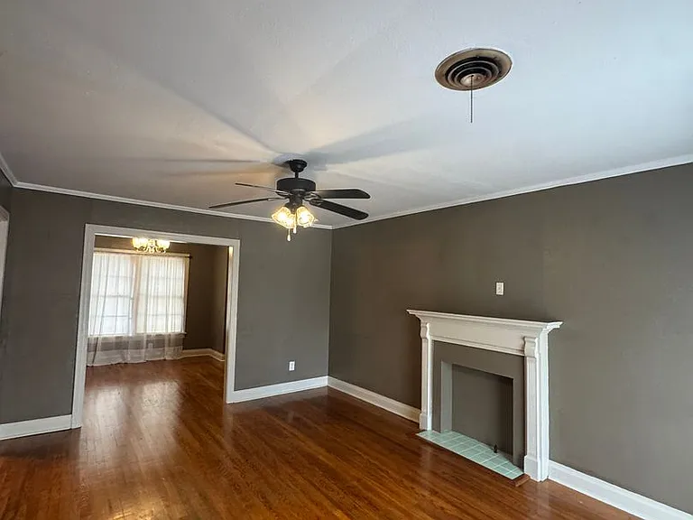 2416 Northside Dr — Photo 5