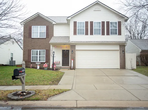 19259 Prairie Crossing Dr, Noblesville, IN 46062
