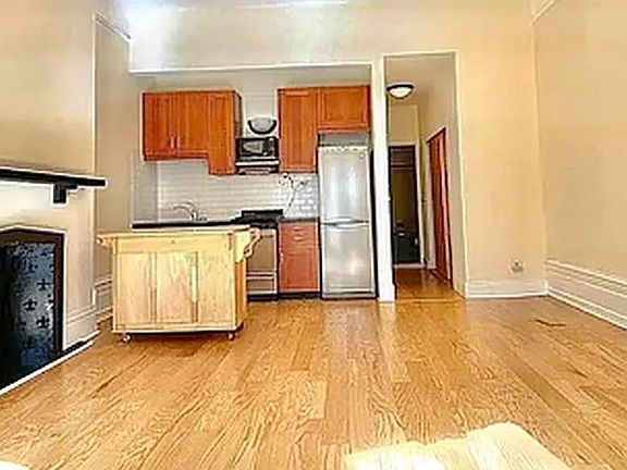 4th image of 309 W 84th St #9