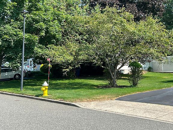 4th image of 17 Hampton Ct