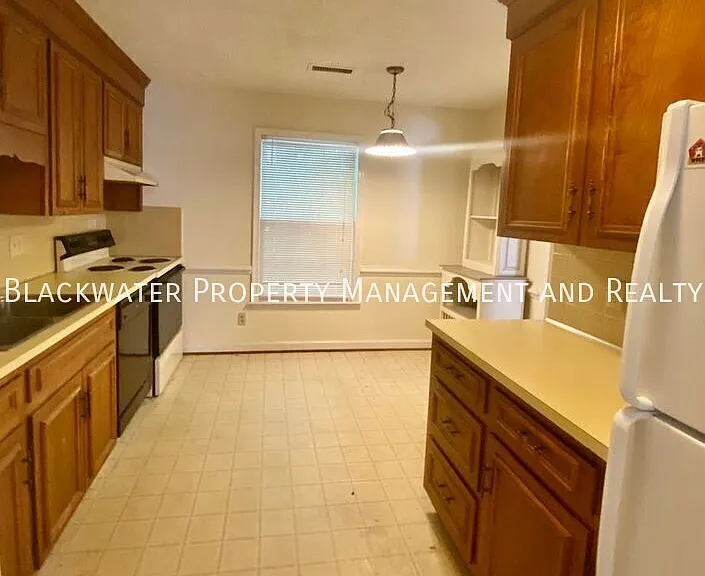 5 W Princeton Cir #4 — Photo 3