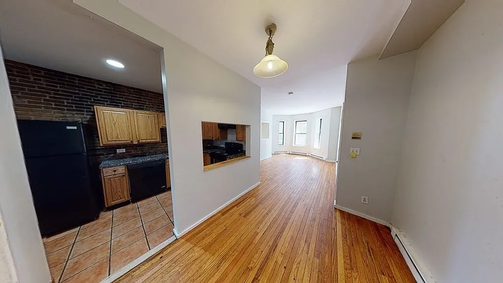 3 bed, 2.0 bath, 1223 sqft, $3,300 — Photo 3
