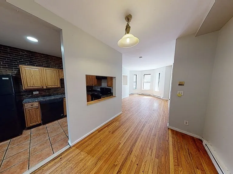 2 Moreland St #1 — Photo 3