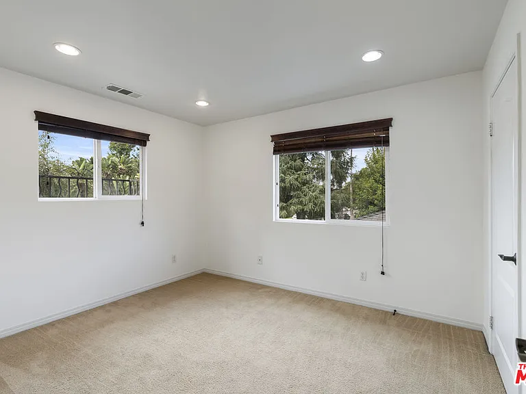 14321 Hortense St — Photo 32
