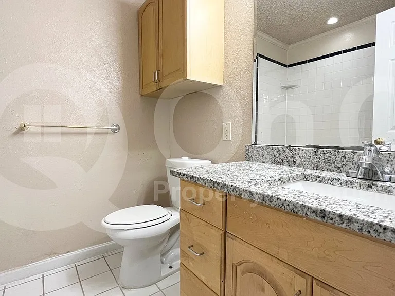 5400 Village Green Dr — Photo 26