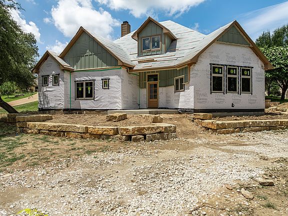 2nd image of 416 Keys Creek Dr