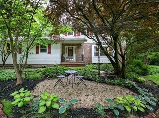 27 Sycamore Ln, Skillman, NJ 08558