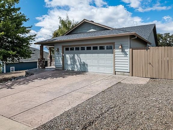 4th image of 1053 Highlands Dr
